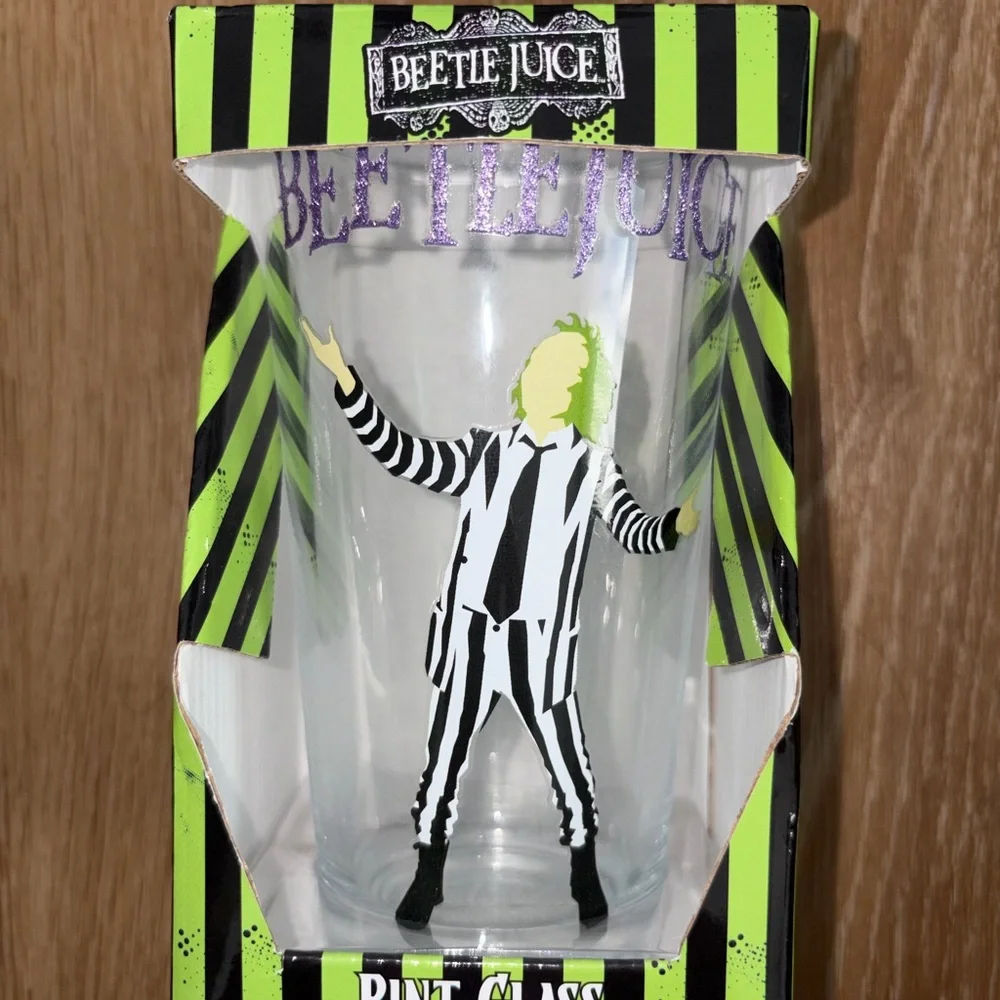 New Warner Bros Beetle Juice Halloween 16oz Pint Glass Horror Movie Beer
